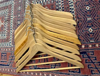 100 Perchas Madera . Bloques 10 unid  4 €