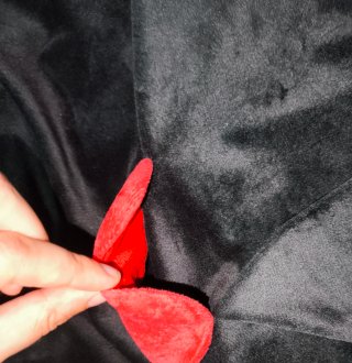 Pijama terciopelo negro corazón rojo