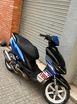 Yamaha Jog RR Scooter Azul y Negro fiat