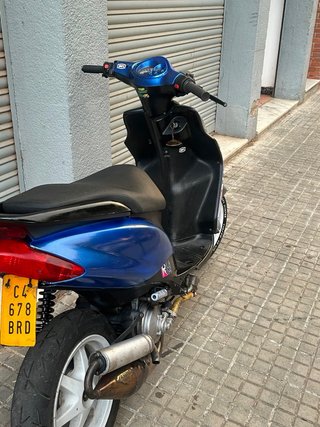 Yamaha Jog RR Scooter Azul y Negro fiat