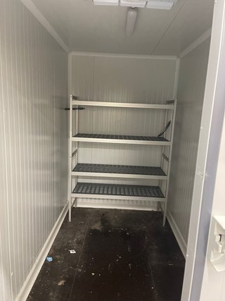 Cámara frigorífica,estanterías,congelador