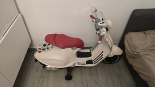 Moto Eléctrica Infantil Vespa