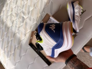 Zapatillas Kappa Blancas y Azules