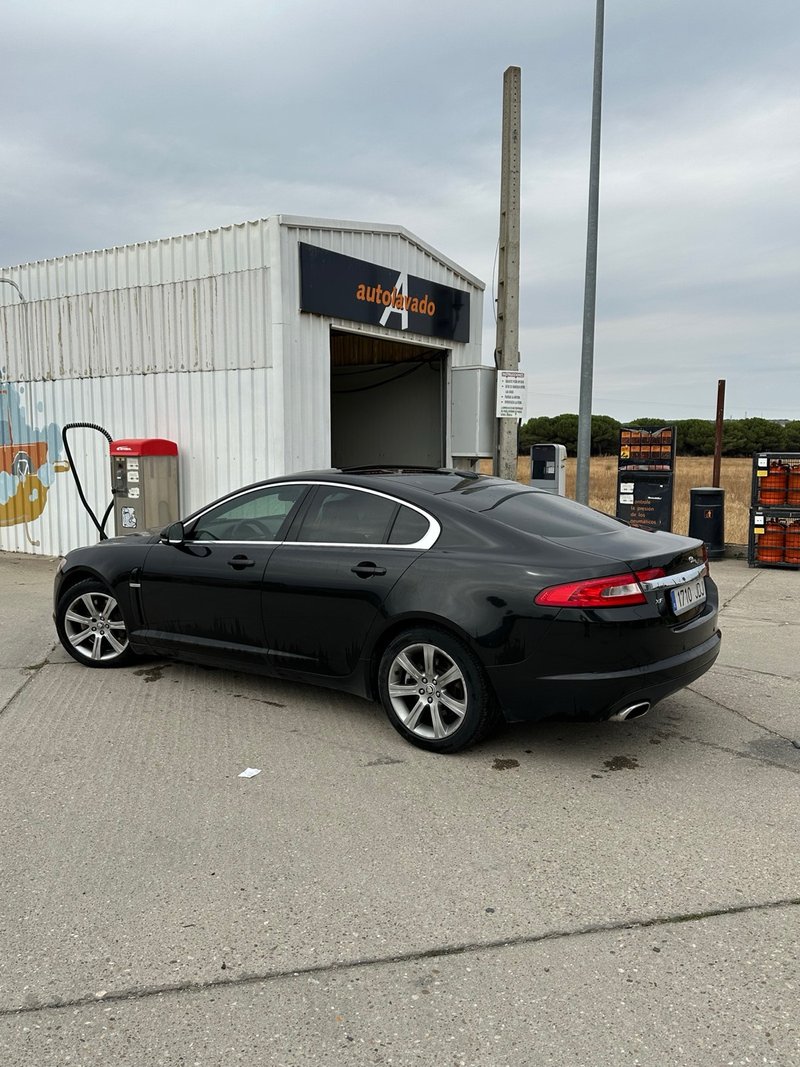 Jaguar XF 2009 - foto 1