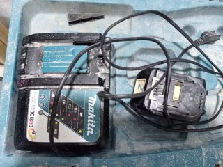 Batería y Cargador Makita 18V DC18RC