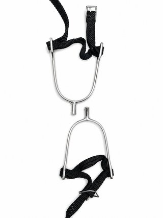 Espuelas con correas negras