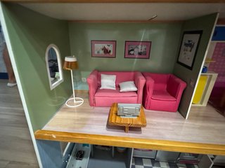 Casa de muñecas con muebles