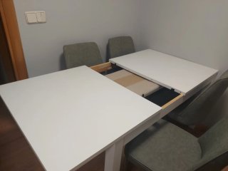 Mesa extensible Ikea con sillas