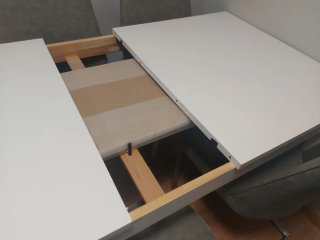 Mesa extensible Ikea con sillas