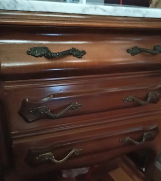 Cama y Mesitas de Noche