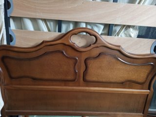 Cama y Mesitas de Noche