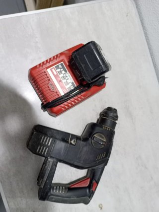 Taladro Wurth con cargador y batería