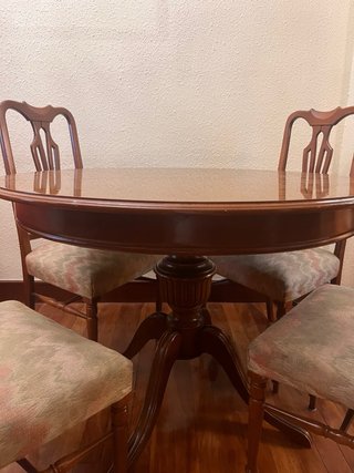 Mesa comedor extensible y 4 sillas