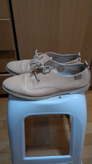 Pikolinos Zapatos planos beige con cordones