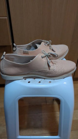 Pikolinos Zapatos planos beige con cordones
