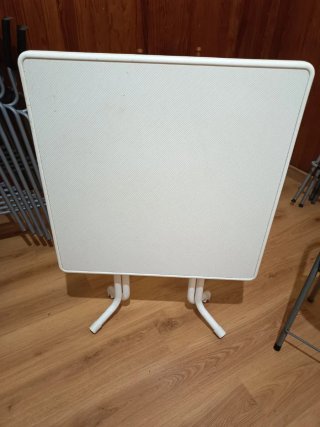 Mesa plegable blanca