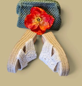 Sandalias cuña crochet beige y blanco