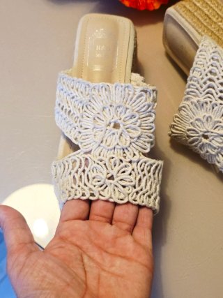 Sandalias cuña crochet beige y blanco