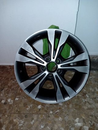 Llanta Mercedes 18 con neumático