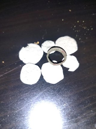 Lote medieval: anillo y piedras