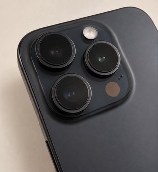 iPhone 15 Pro 128GB Titanio Negro – 84% batería