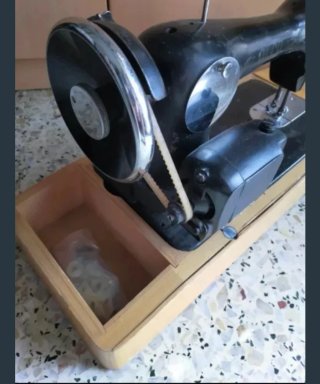 Máquina de coser antigua