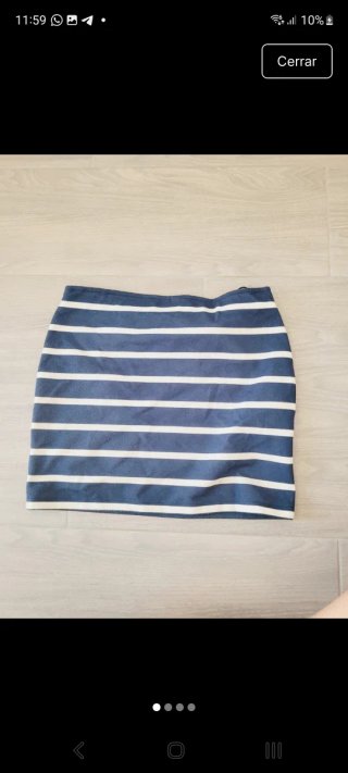 Falda azul y blanca a rayas