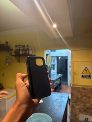 Fundas iPhone 13 / 14 Transparente y Negra