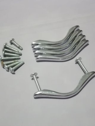5 Pomos acerados para muebles con sus tornillos