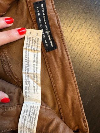 Pantalones polipiel marrones Stradivarius