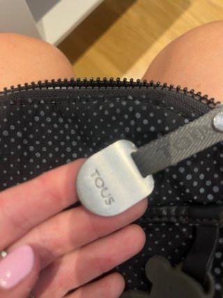 Bolso bandolera Tous negro y gris