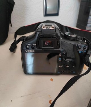 Canon EOS 450D + Objetivo EF-S 18-55mm
