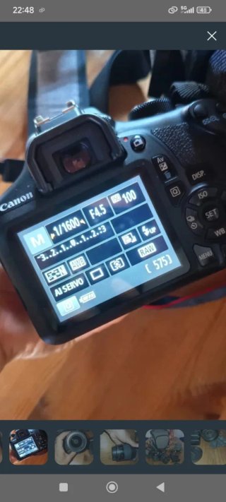 Cámara Canon con bolso y cargador