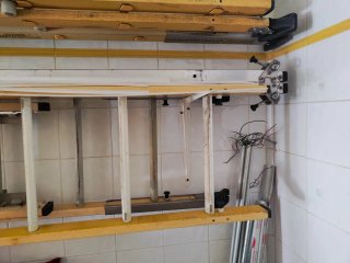 Escalera Fibra 12 Peldaños Patas Poste