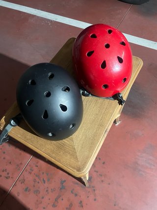 2 Patinetes Rojos Decathlon + 2 Cascos