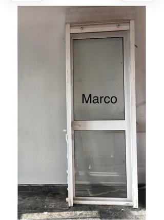 Rejas de hierro forjado, y puerta de aluminio