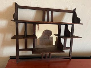Estantería antigua de madera