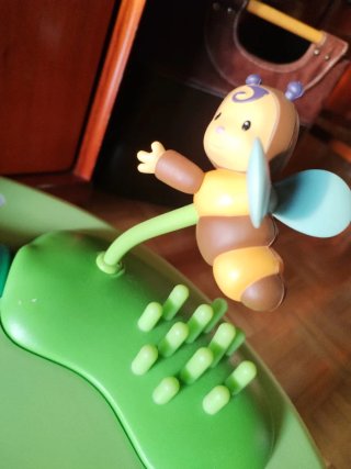 Mesita de juegos infantil