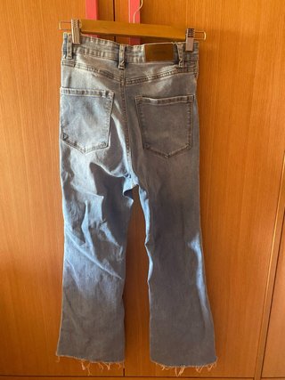 Pantalón campana vaquero Stradivarius