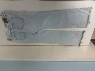 Pantalones vaqueros anchos desgastados