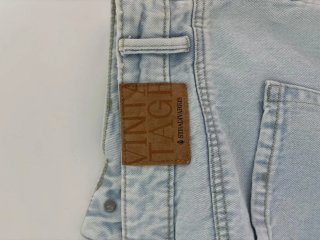 Pantalones vaqueros anchos desgastados