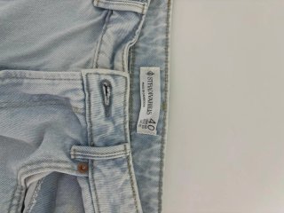 Pantalones vaqueros anchos desgastados