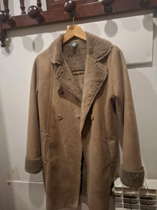Abrigo beige/marrón con forro de borreguito