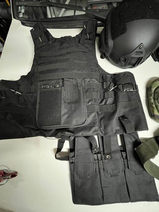 Pack Airsoft: Chaleco, Casco y Protecciones