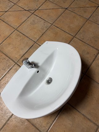 Lavabo de cerámica blanco