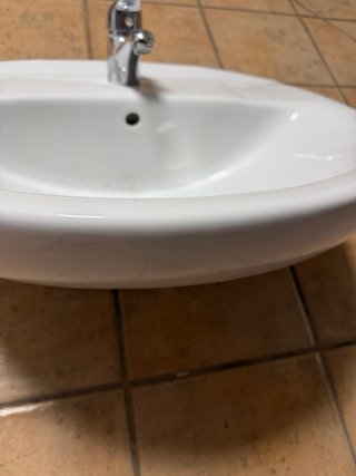 Lavabo de cerámica blanco