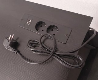 Mesa escritorio con regleta