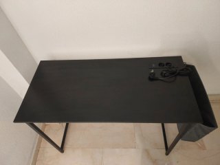 Mesa escritorio con regleta