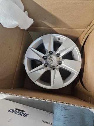 Llantas Toyota Land Cruiser.  Año 2022.