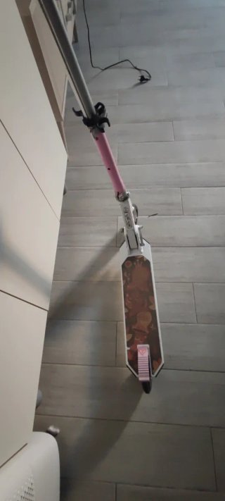 Patinete infantil rosa y blanco
